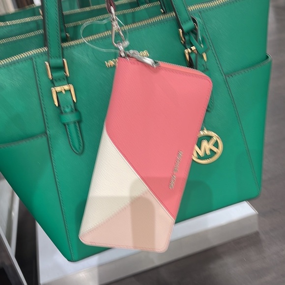 MICHAEL KORS LARGE TRAVEL CONTINENTAL WRISTLET WALLET PHONEHOLDER Tea Rose Multi - Picture 4 of 16